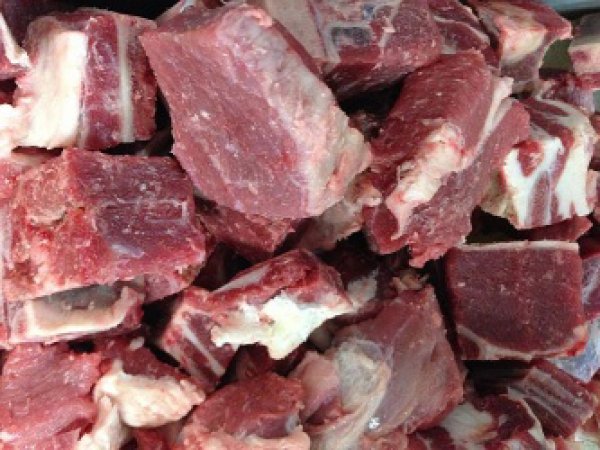 Photo1: SALE! SALE!! SALE!!! Beef with Bone 3 Kg / 骨付き国産牛肉 （茨城） (1)